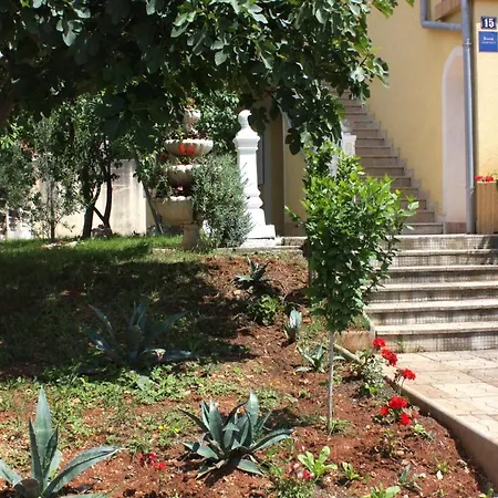 Apartment 5350b