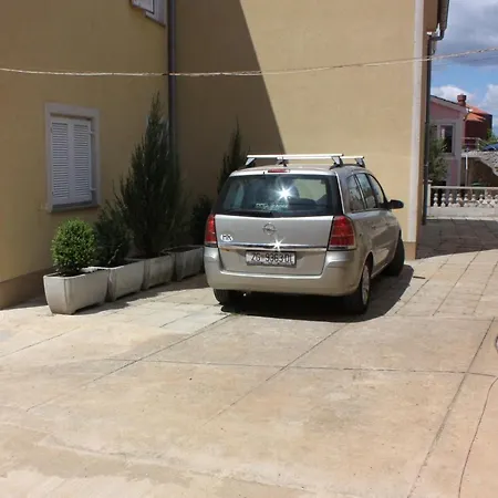 Apartment 5350b